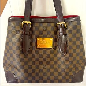 Selling this beautiful brown & blood red Louis Vuitton purse.✨